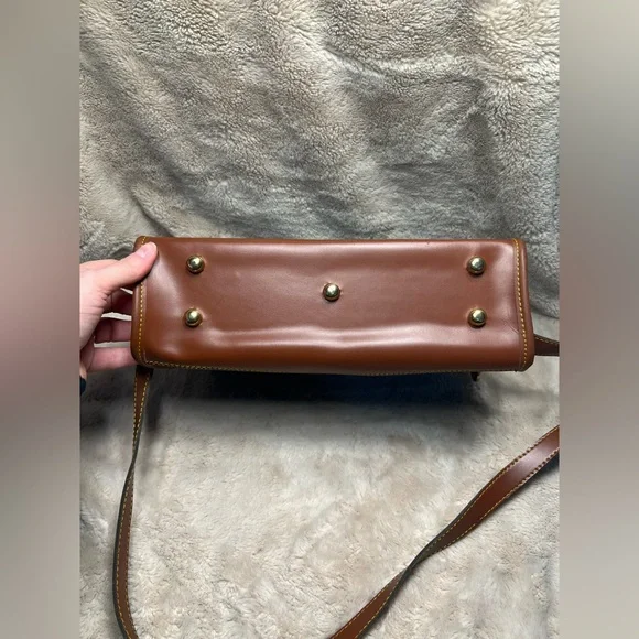 Dooney & Bourke crossbody. - Picture 3 of 10